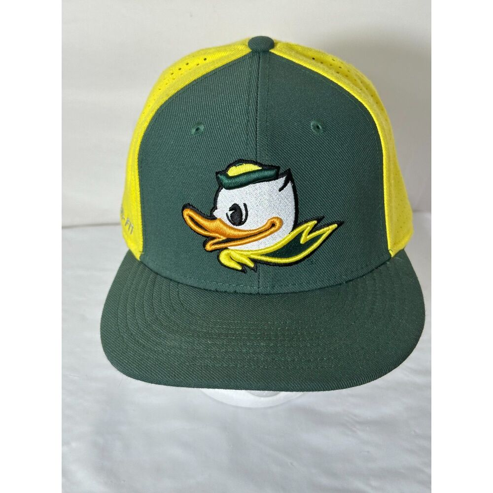 Nike True Dri-Fit University of Oregon Ducks Breathable Bucket Hat Green/Yellow